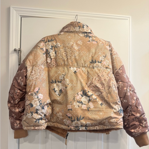 American Eagle Outfitters Patchwork Reversible Teddy Bear Floral Jacket - Picture 2 of 5